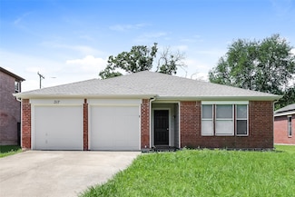 317 Oakhurst Dr, Seagoville, TX 75159