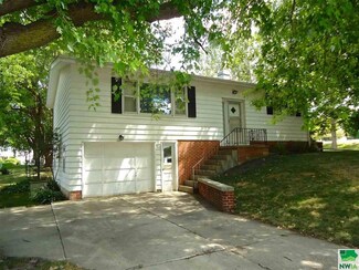 909 S Cherokee St, Alta, IA 51002