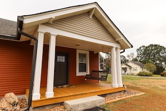 910 Crittenden Ave, Chickamauga, GA 30707