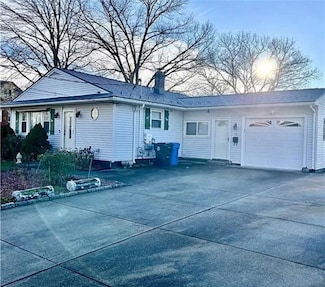 16 Kent St, Cumberland, RI 02864