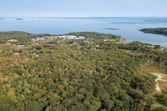 12 Lexington Ln, Rockport, ME 04856