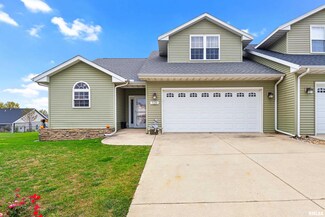 1128 Lawson St, Washington, IL 61571