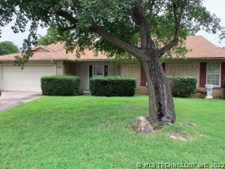 1205 S Sycamore Ct, Broken Arrow, OK 74012