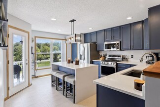 5175 Fairpoint Dr N, Hugo, MN 55038