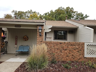 25664 Lexington Dr Unit 2, South Lyon, MI 48178