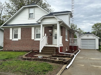 505 N St Clair St, Altamont, IL 62411