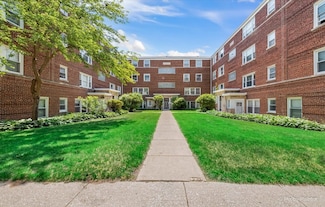 2721 W Berwyn Ave Unit 2, Chicago, IL 60625
