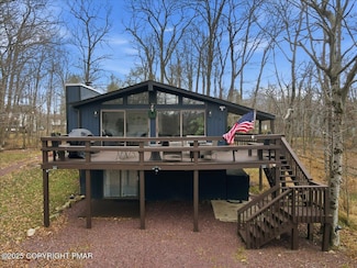 108 Black Bear Ln, Tobyhanna, PA 18466