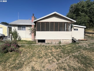57679 Saint Charles Rd, Tygh Valley, OR 97063