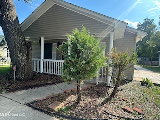 1113 Beach Ave, Gulfport, MS 39501