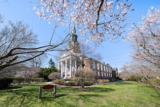 391 Walnut St Unit 1, Newtonville, MA 02460