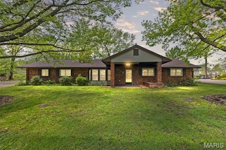 209 S Oak Ln, Okawville, IL 62271