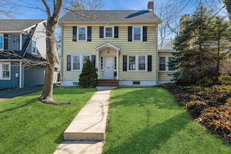 130 Soundview Rd, Huntington, NY 11743