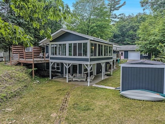 6706 E Carrigan Dr, Newaygo, MI 49337