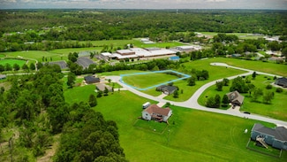 27 Melton Way, Cassville, MO 65625