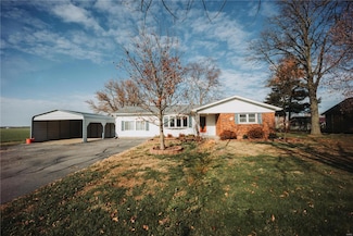 208 W Hoffman St, Irvington, IL 62848