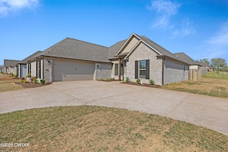 403 Fairway Blvd, Jackson, TN 38305