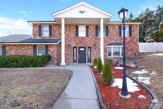 1405 Holly Ln, Junction City, KS 66441