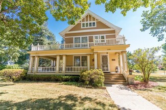 220 W Washington St, Winterset, IA 50273