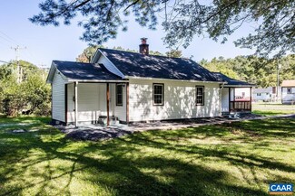 48 W Village Cir, Augusta Springs, VA 24411