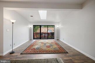208 Skyhill Rd Unit 208, Alexandria, VA 22314