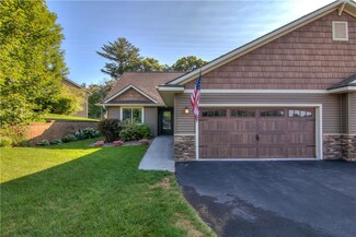 705 Club View Ln, Altoona, WI 54720