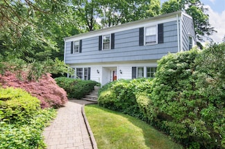 3 Little Ln, White Plains, NY 10605