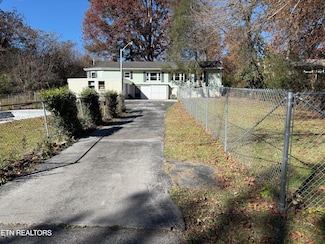 3502 Andrew Place NE, Knoxville, TN 37917