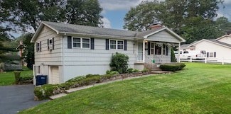 8 Mayflower Cir, Leicester, MA 01524