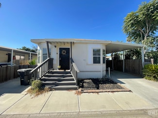 48 Cedarwood Ln, Bakersfield, CA 93308