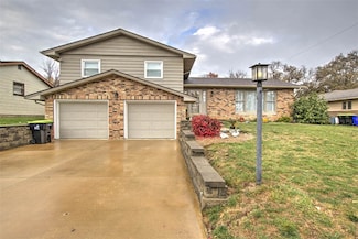 2440 Ivy Ln, Decatur, IL 62521