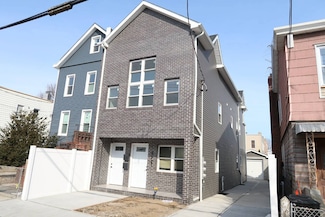9521 89th St, Jamaica, NY 11416