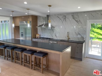 15434 Mulholland Dr, Los Angeles, CA 90077