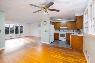 51 Winthrop Rd, Warwick, RI 02888