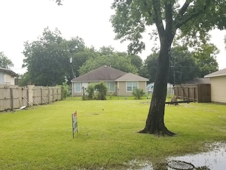 2209 Sakowitz St, Houston, TX 77020