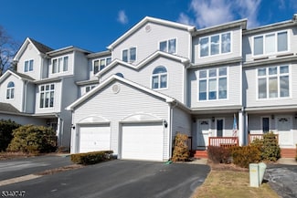 10 St Charles Ave, Hewitt, NJ 07421