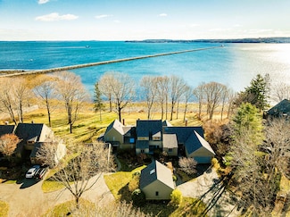 9 Jameson Point Rd Unit 10, Rockland, ME 04841