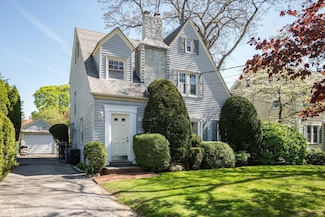 173 Pine St, Rockville Centre, NY 11570