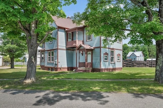 15 Pioneer St, West Paris, ME 04289