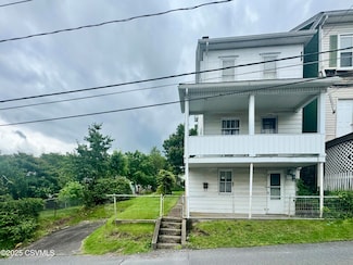 1442 Hemlock St, Coal Township, PA 17866