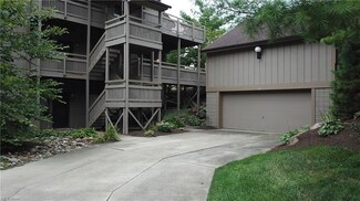 620 Meredith Ln, Cuyahoga Falls, OH 44223