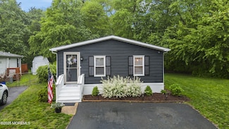 15 Cedar Ct, Manalapan, NJ 07726