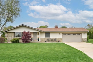 15065 W Mayflower Dr, New Berlin, WI 53151