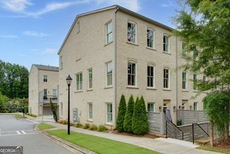 302 Boxwood Ln, Roswell, GA 30075
