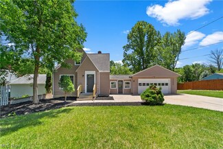 15080 Schreiber Rd, Maple Heights, OH 44137