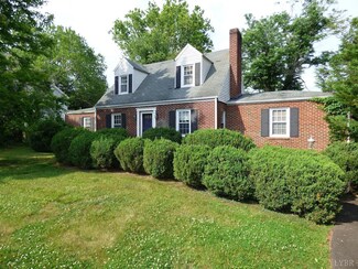 207 Garland Ave, Amherst, VA 24521
