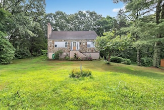 43 1/2 Willoughby Rd, Shelton, CT 06484