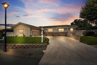 471 Marks Dr, Hollister, CA 95023