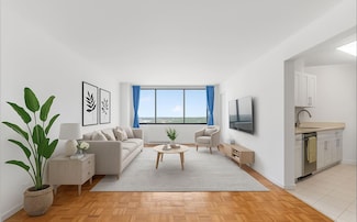 2 Bay Club Dr Unit 20Z4, Bayside, NY 11360