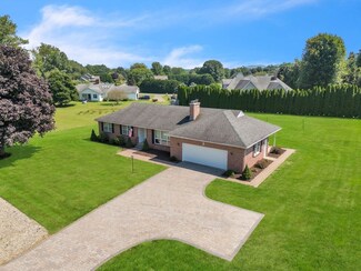 8 Moody Bridge Rd, Hadley, MA 01035